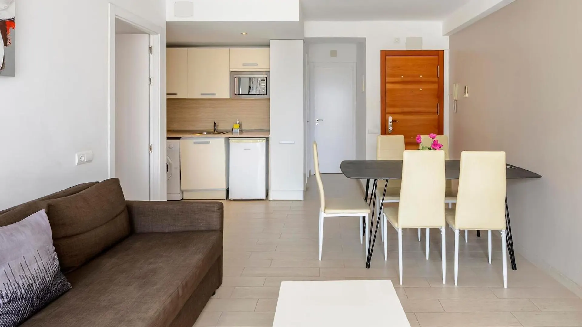 Apartamentos Esmeralda Ibiza 0*, Ibiza Town