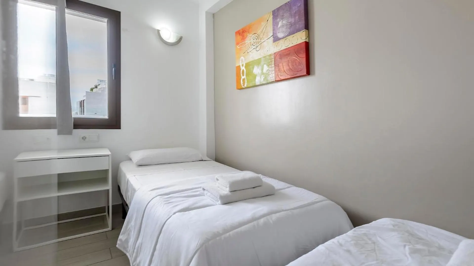 Apartamentos Esmeralda Ibiza 0*, Ibiza-stad