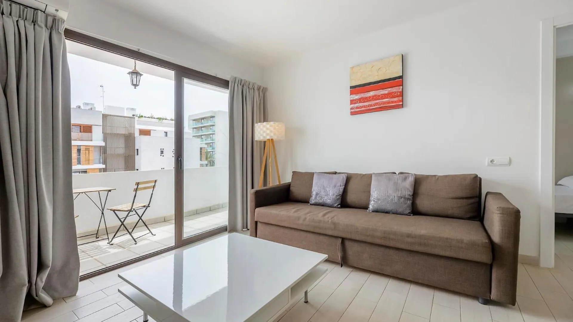 Apartamentos Esmeralda Ibiza 0*, Ibiza-stad